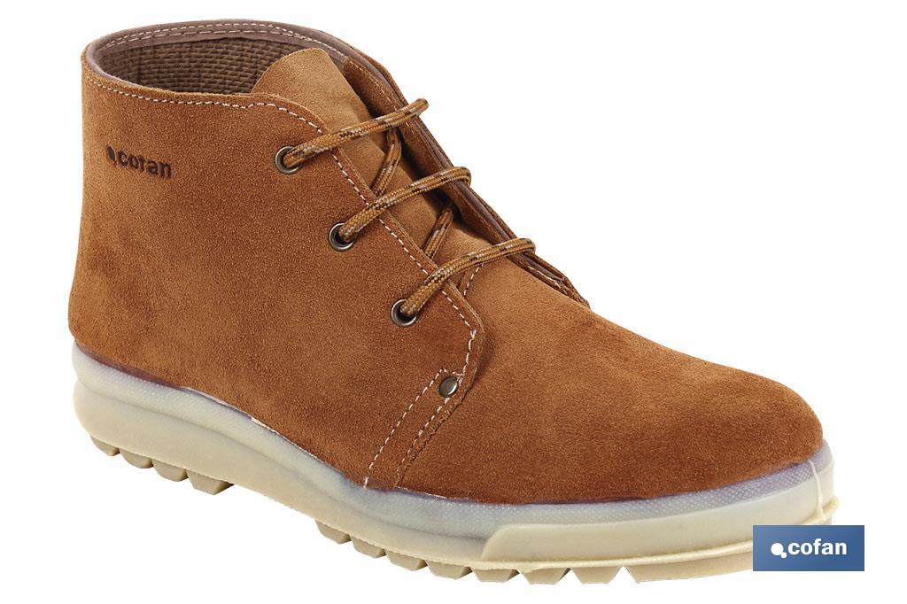 Bota de Trekking | Em Pele | Modelo Morella | Com Cordões | Cor Camel | Sola Antiderrapante