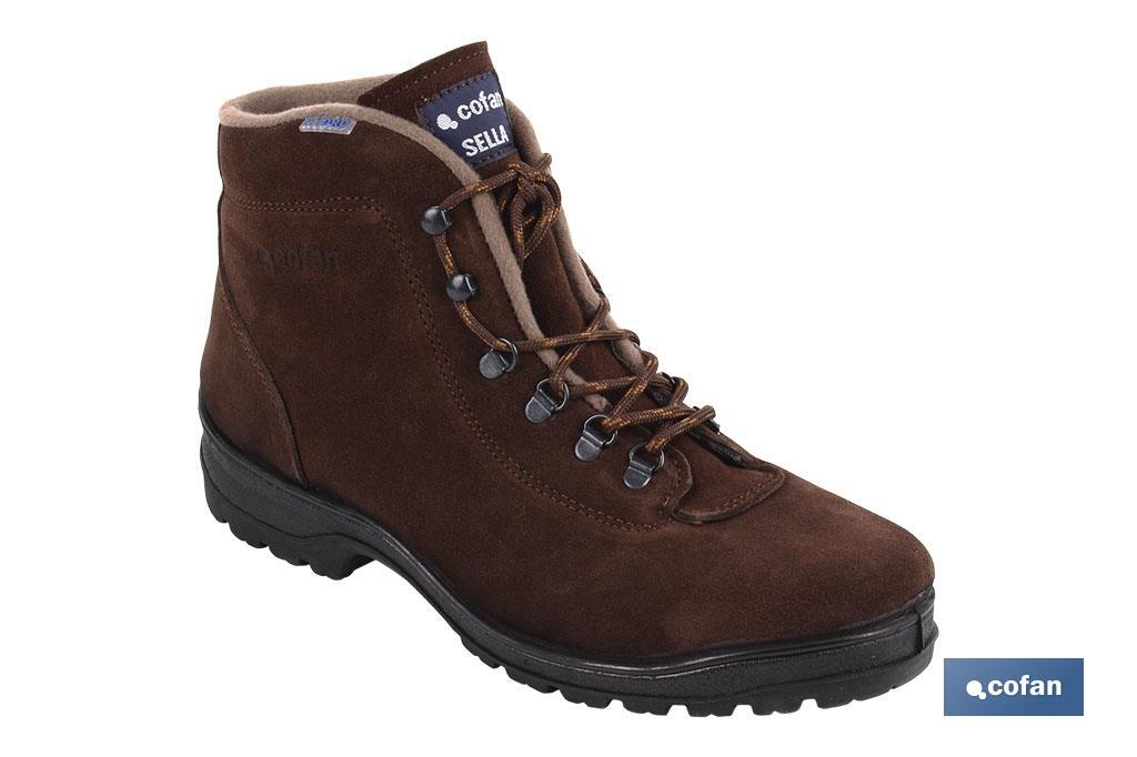 Bota de Trekking | Cor Castanho Escuro | Pele Hidrófuga | Modelo Sella | Sola antiderrapante
