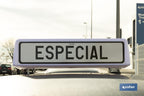 Sinal de aviso de acompanhamento de veículo especial V21 | Material: resina